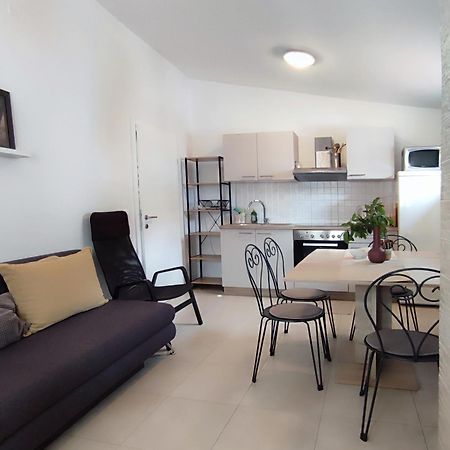 Apartments Divna Baška Voda Екстериор снимка