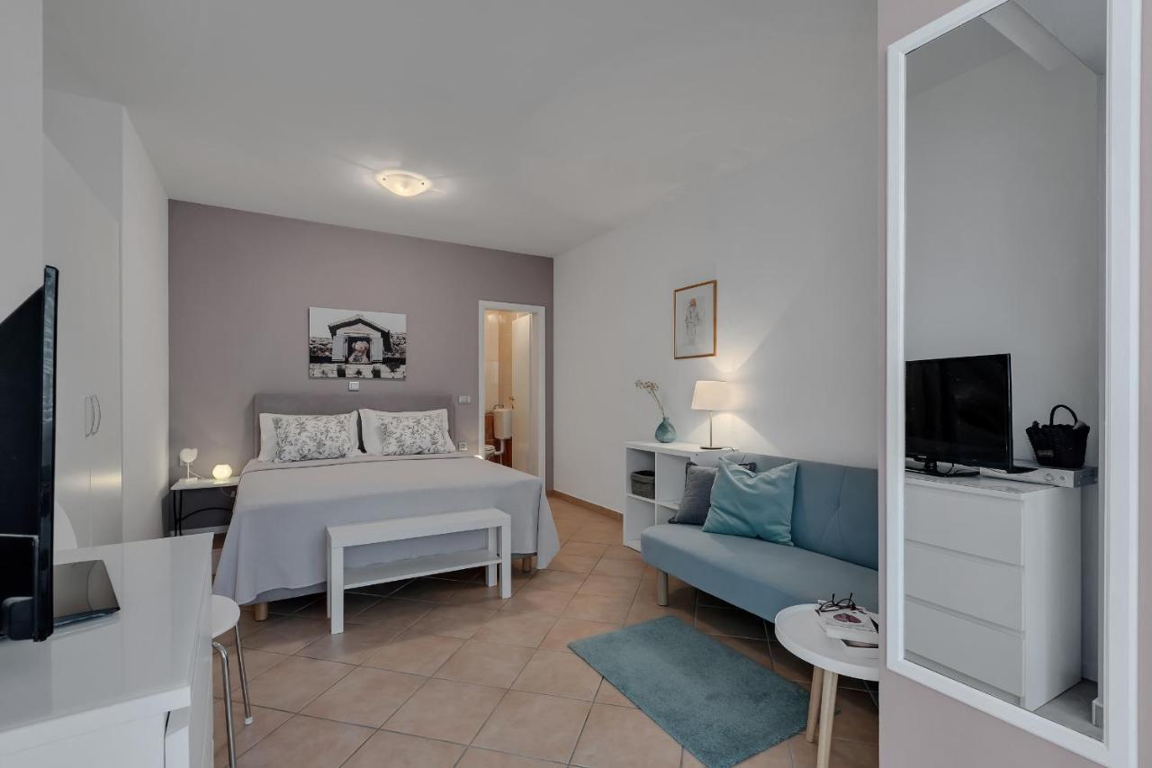 Apartments Divna Baška Voda Екстериор снимка