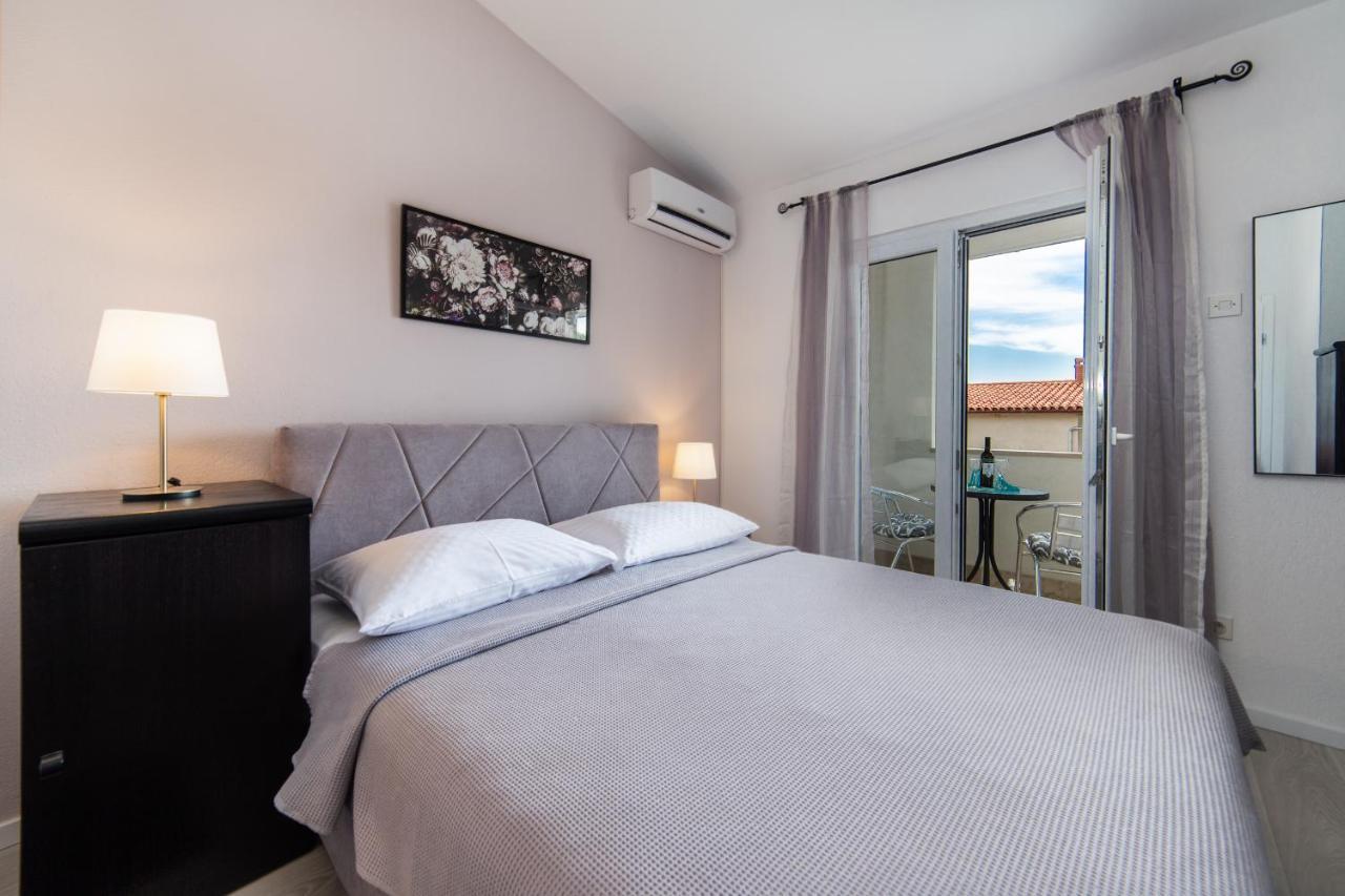 Apartments Divna Baška Voda Екстериор снимка