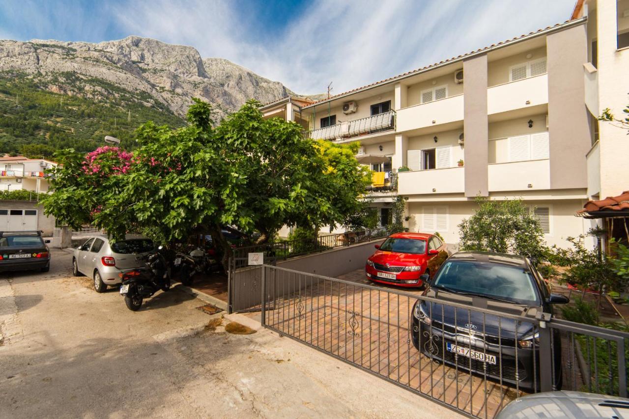 Apartments Divna Baška Voda Екстериор снимка