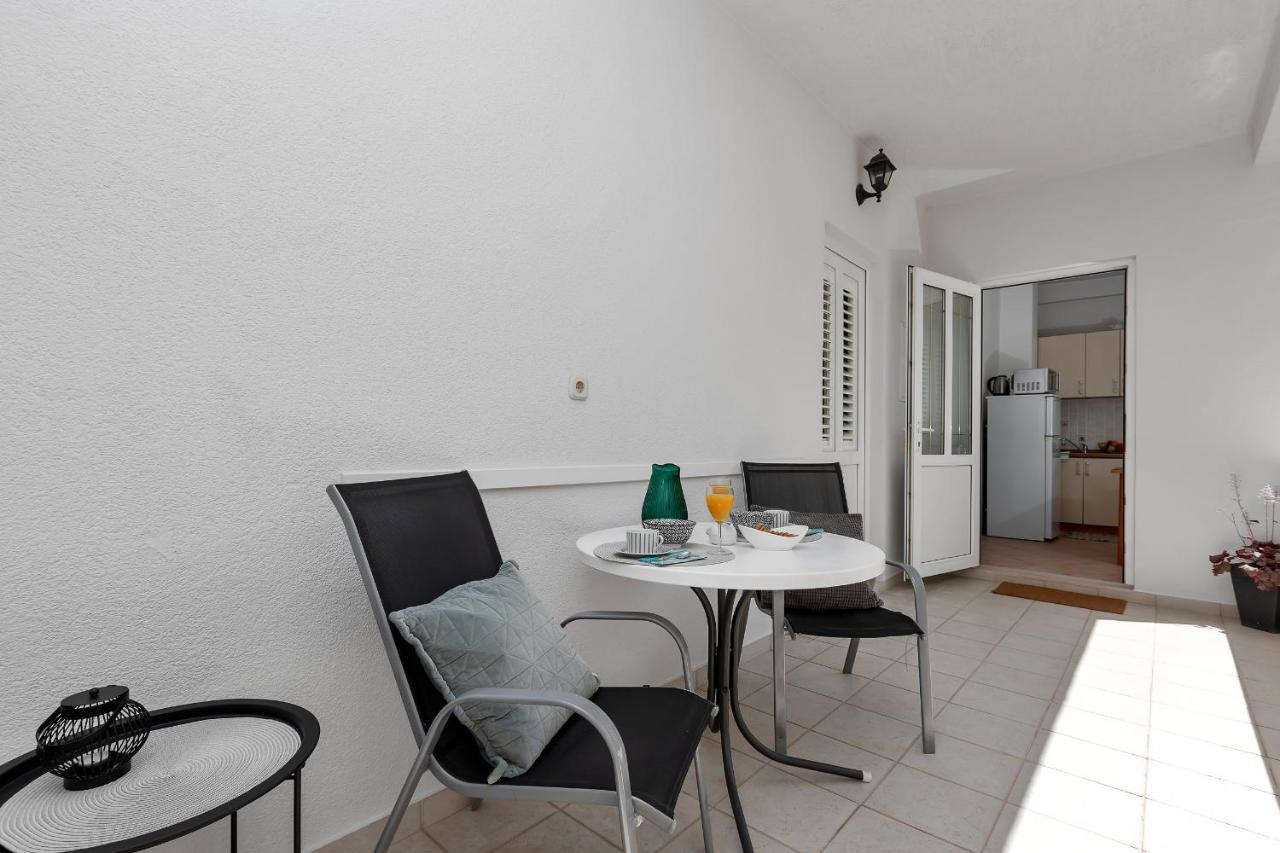 Apartments Divna Baška Voda Екстериор снимка