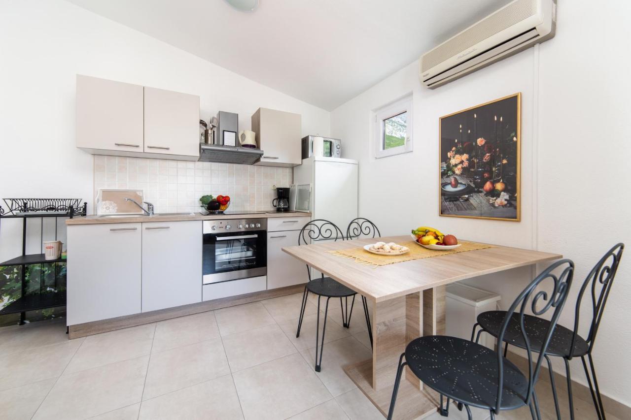 Apartments Divna Baška Voda Екстериор снимка