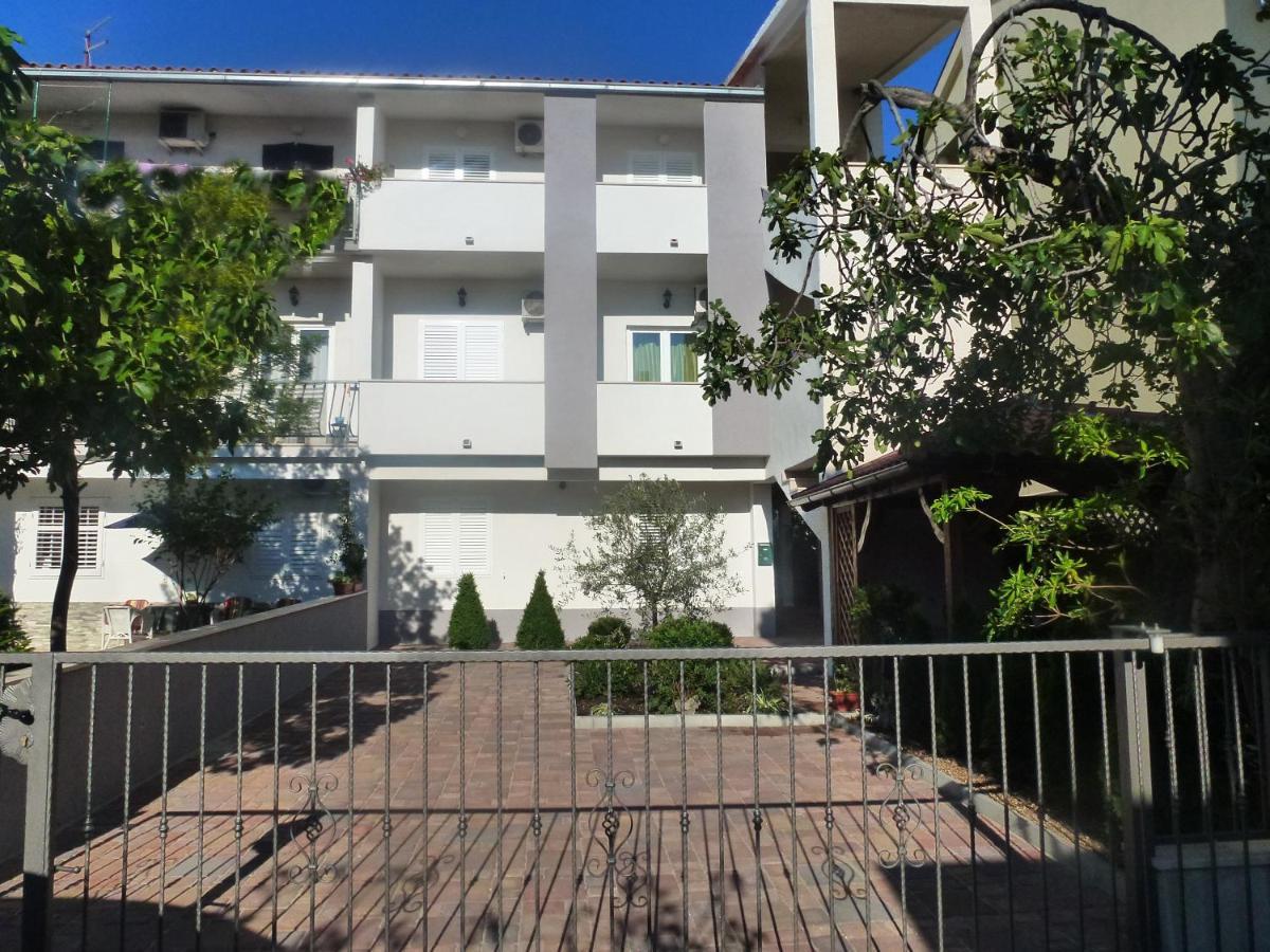 Apartments Divna Baška Voda Екстериор снимка