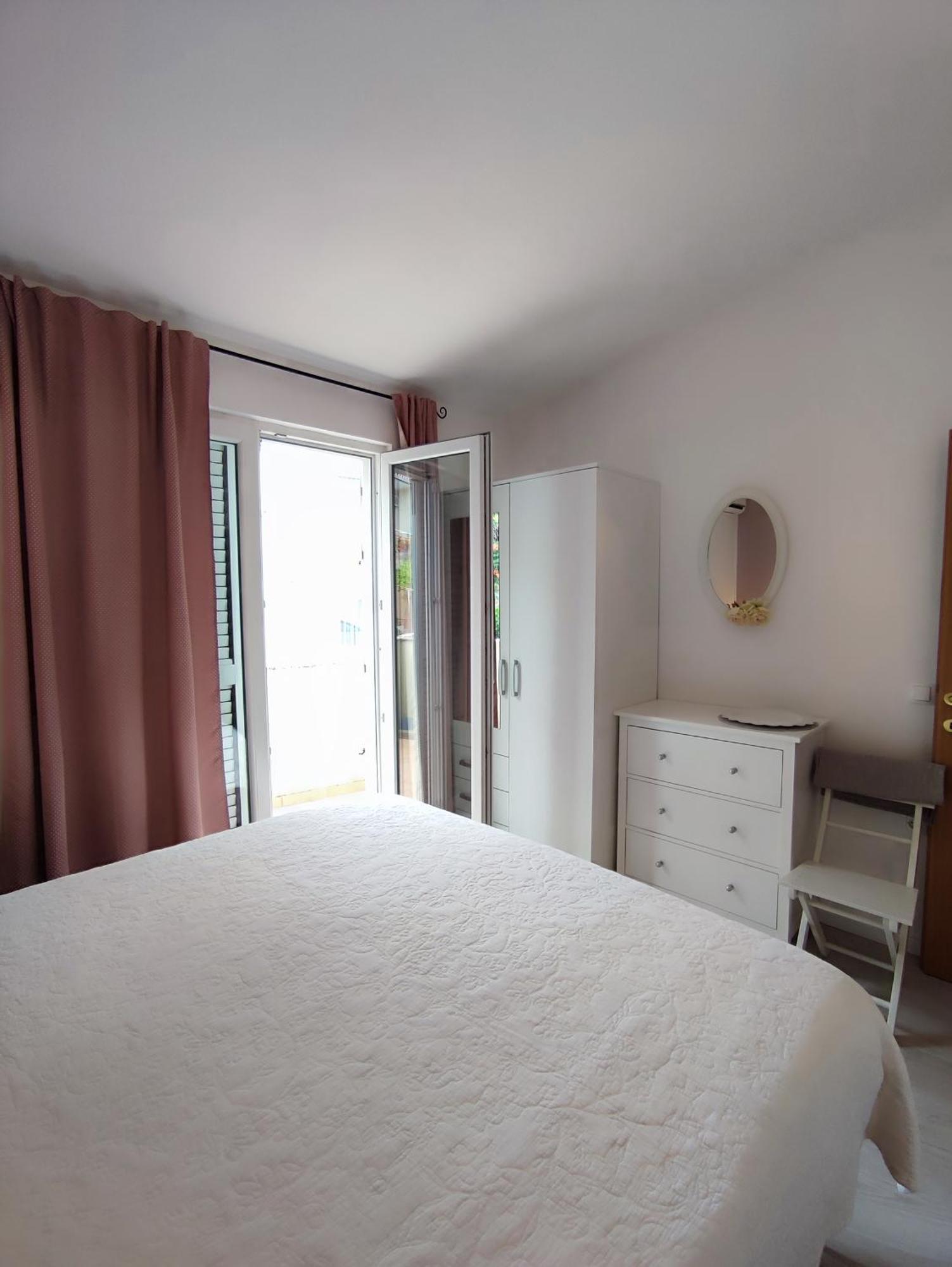 Apartments Divna Baška Voda Екстериор снимка