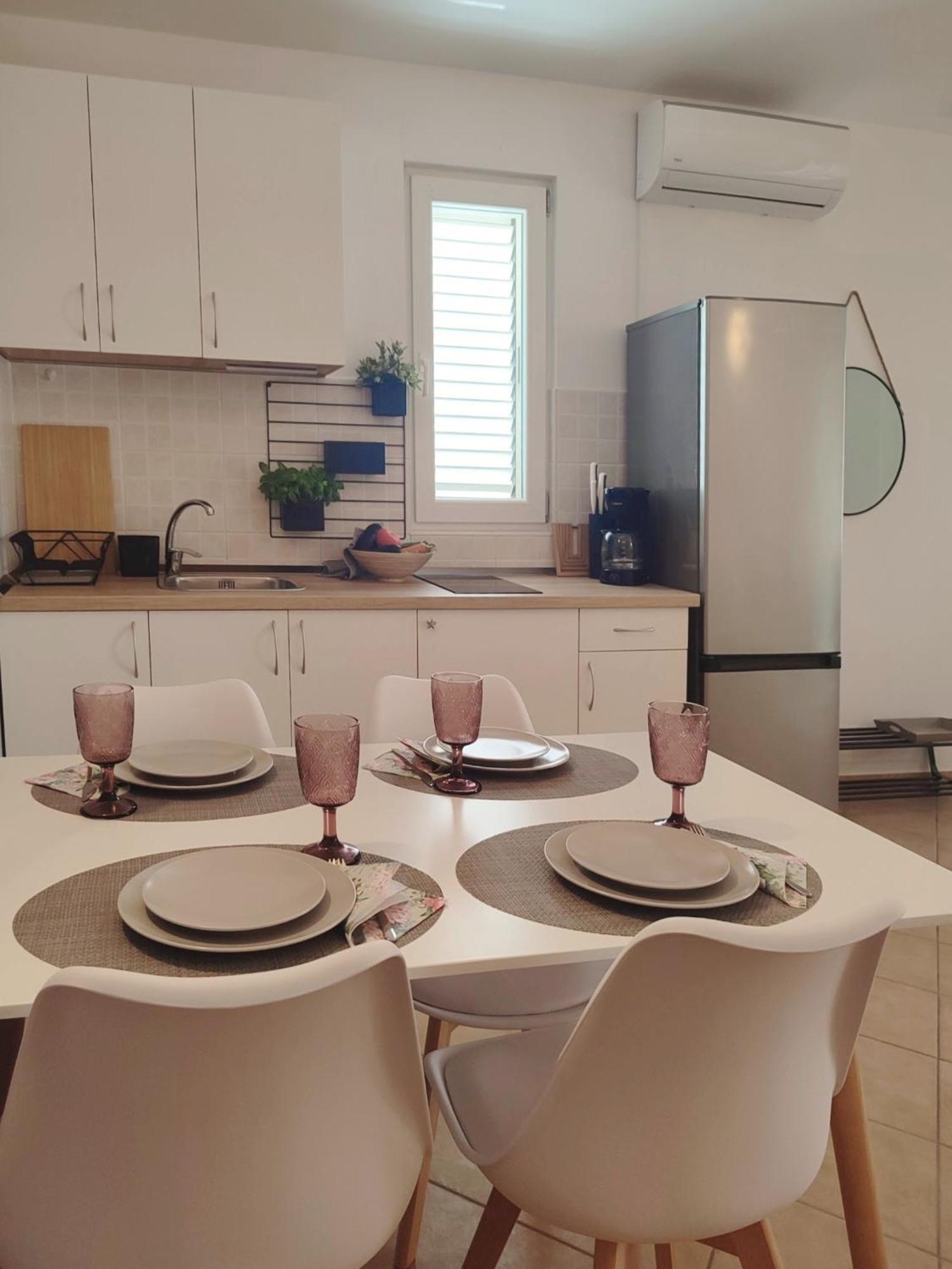 Apartments Divna Baška Voda Екстериор снимка