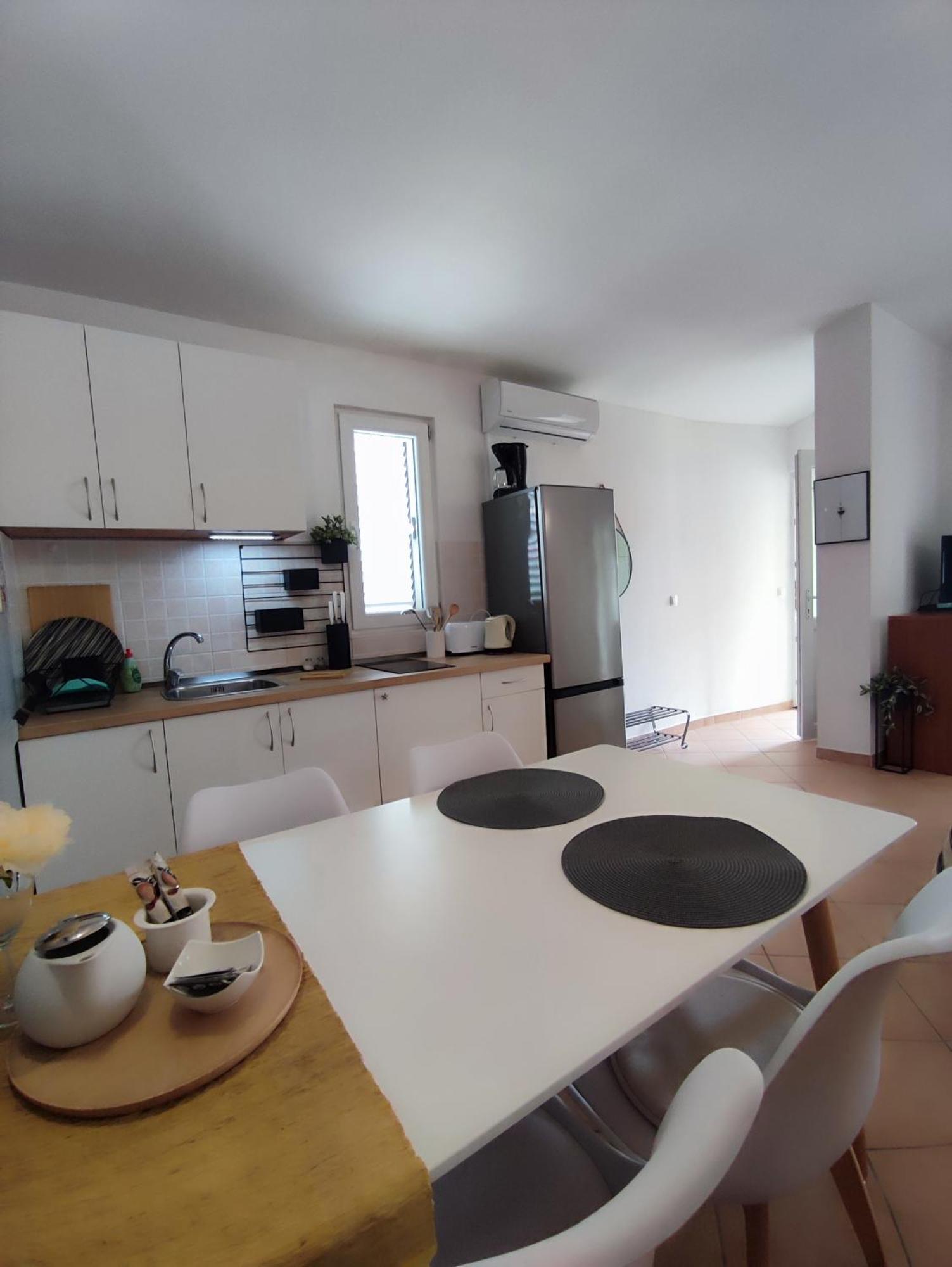 Apartments Divna Baška Voda Екстериор снимка